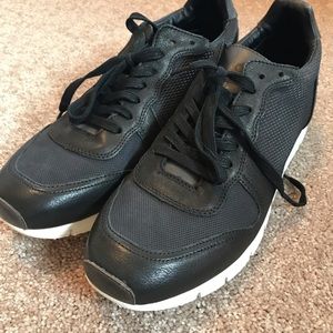 OTBT men’s Black Sneaker (Size11)